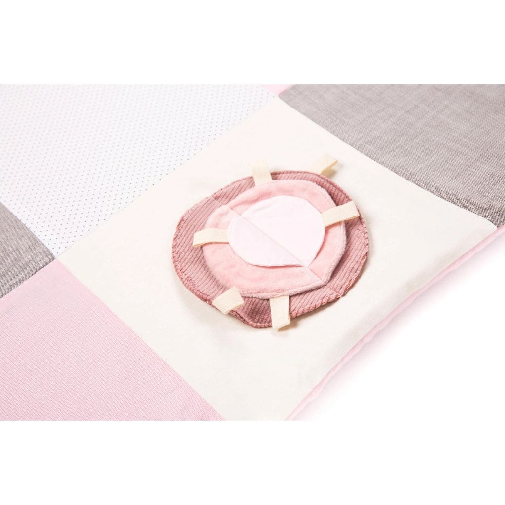 Tapis d’activités bébé en coton bio – Confort & Jeu, 100x100 cm en Pink | toys Tinitto – Fabrication européenne