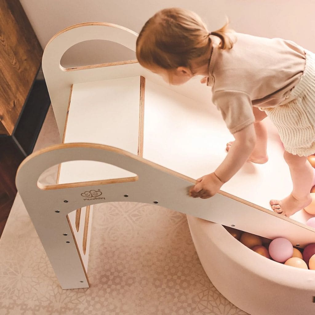 Toboggan Scandinave en Bois pour Enfants