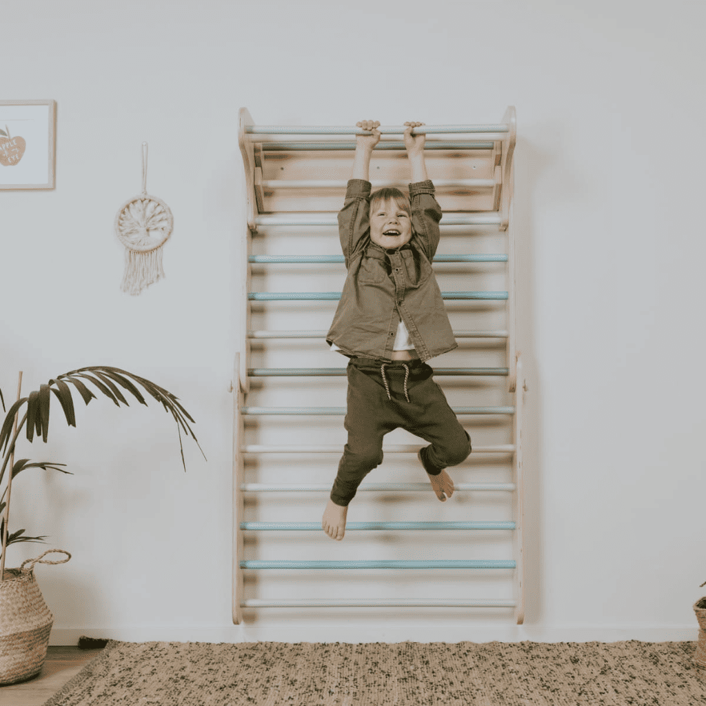 Triangle d'Escalade Pikler avec Mur Suédois en Pastel | Motricidade Tinitto – Fabrication européenne